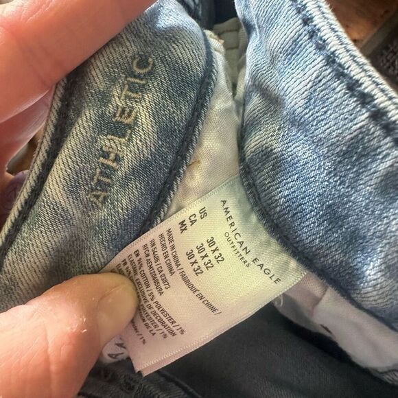 American Eagle distressed athletic normcore 30x32 jeans - Picture 2 of 3